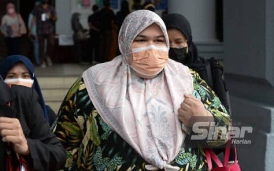 Siti Bainun hadir di Mahkamah Sesyen Kuala Lumpur bagi prosiding kes menganiaya seorang remaja perempuan berusia 13 tahun dikenali Bella pada Rabu.