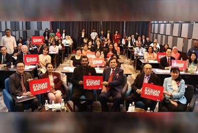 Antara pemimpin NGO yang hadir menyatakan sokongan kepada kempen Rasuah Busters ketika Seminar Kepimpinan Malaysia di Johor Bahru.