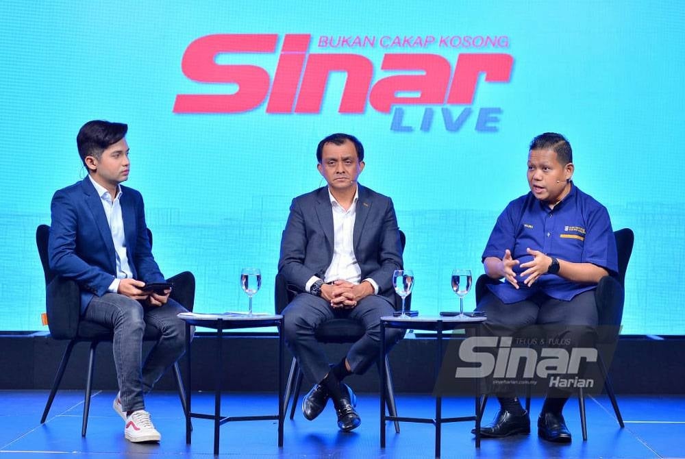 Ahmad Idham (tengah) ketika dalam program Sinar Live bertajuk Antara Realiti dan Ramalan yang disiarkan di semua platform Sinar Harian pada Rabu.