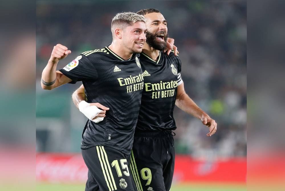 Benzema meraikan jaringan bersama Valverde ketika Real Madrid menjinakkan Elche di Estadio Martinez Valero.