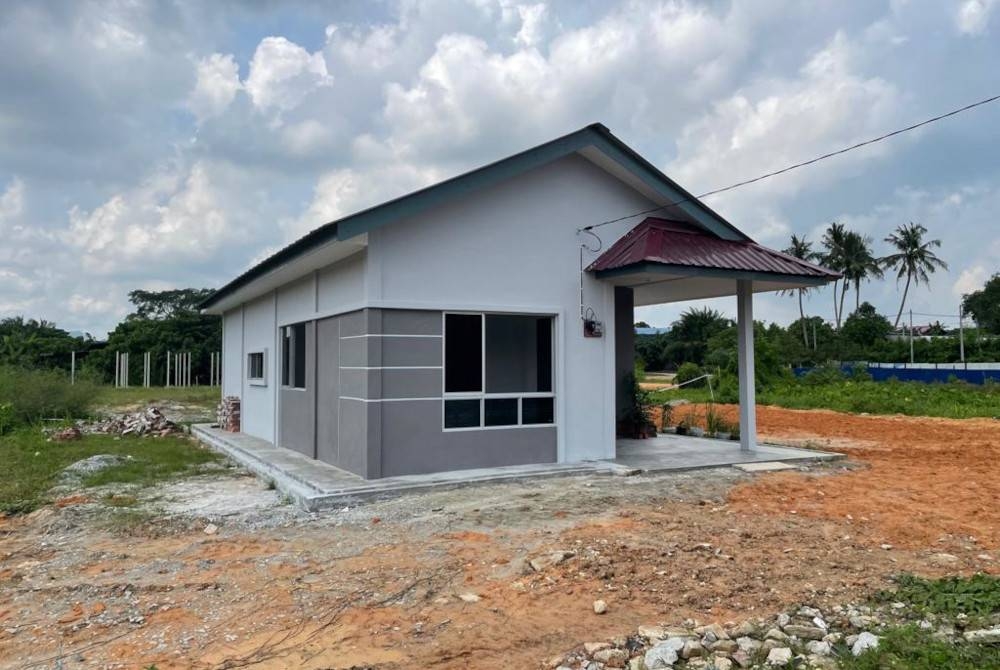 Rumah Skim Inapan Kasih dibina berkeluasan 800 kaki persegi yang merangkumi tiga bilik tidur, bilik air dan tandas.