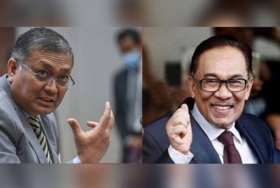 Gambar dari kiri: Shamsul Anuar, Anwar Ibrahim