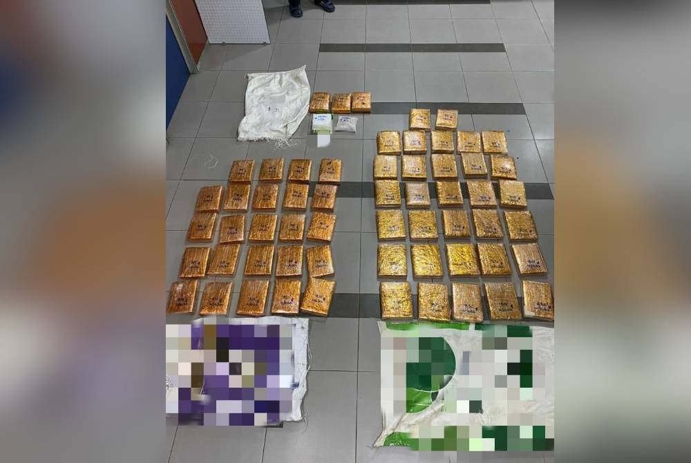 Pelbagai jenis dadah dirampas dalam serbuan di sebuah rumah di Kampung Baru di sini, pada Jumaat.