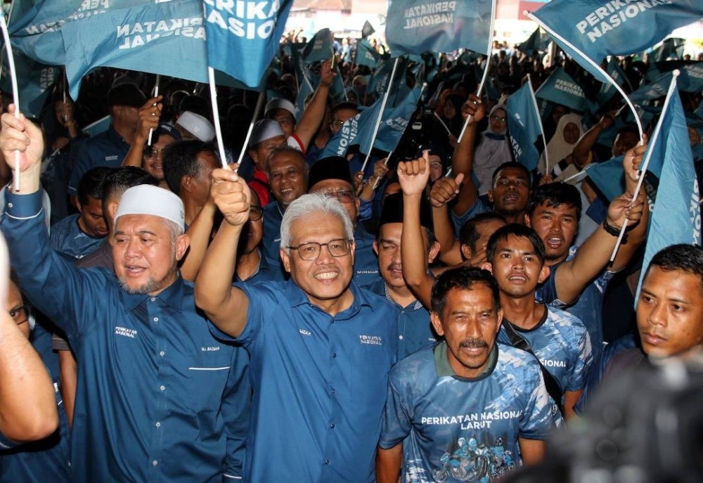 Hamzah bersama pimpinan PN Larut sempena Pelancaran PN Larut pada Sabtu.