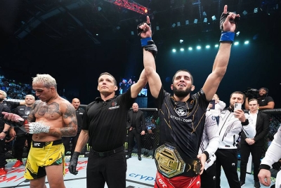 Islam muncul juara baharu selepas menjinakkan lawan juara dari Brazil, Charles Oliveira menerusi submission pusingan kedua di UFC 280, Etihad Arena.