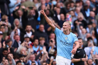 Haaland menyumbat dua gol ketika membantu City mengalahkan Brighton 3-1 pada Sabtu. -Foto: Agensi.