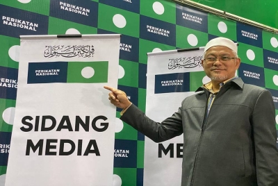 Zulkifli merasmikan bilik gerakan media PN Kelantan di Kota Bharu pada Ahad.