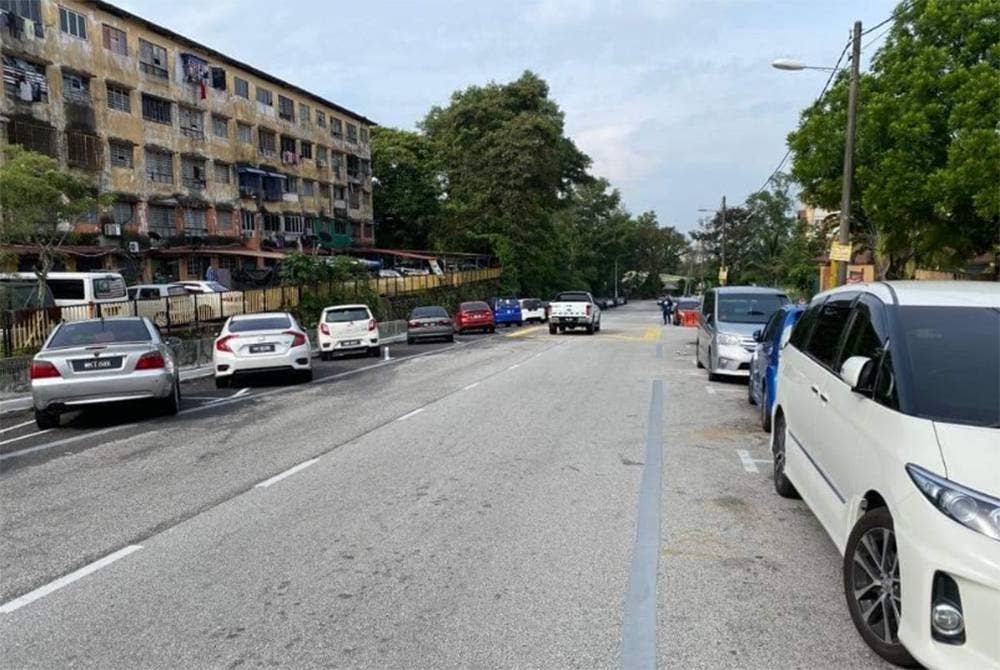 Kawasan luar klinik dinaik taraf bagi menyediakan ruang untuk parkir tambahan kepada orang awam yang berurusan di Klinik Kesihatan Rawang.