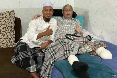 Badhri ketika mengunjungi Hashim baru-baru ini. - Foto Badhri