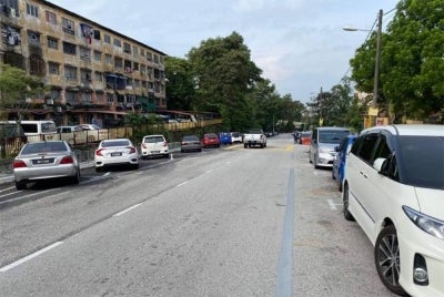 Kawasan luar klinik dinaik taraf bagi menyediakan ruang untuk parkir tambahan kepada orang awam yang berurusan di Klinik Kesihatan Rawang.