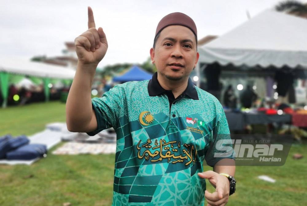 Mohd Kamal menunjukkan jari telunjuk sebagai simbolik cukup satu TPM sahaja di negara ini.