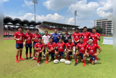 Saizul Hafifi bersama anak buahnya yang menggalas cabaran di Kejohanan Siri 1 ARSS 2022 di Bangkok, Thailand, baru-baru ini.