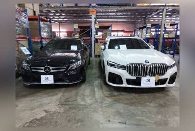 Antara kenderaan mewah yang disita KPDNHEP dalam operasi bersepadu di Kedah dan Pulau Pinang.