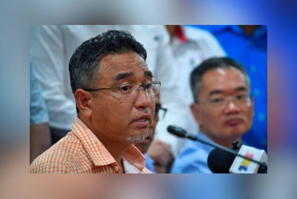 Adly Zahari - Foto fail Bernama 