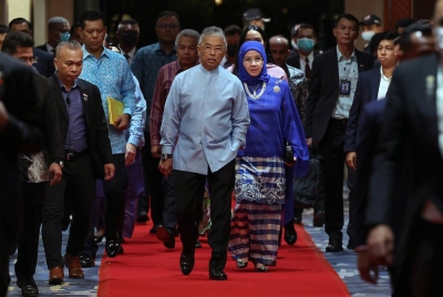 Al-Sultan Abdullah dan Tunku Azizah berkenan berangkat ke Majlis Santapan Malam bersama Diaspora Malaysia di Singapura di sebuah hotel pada Khamis.