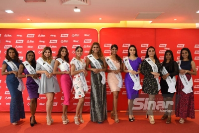 Finalis Mrs Malaysia World 2022 ketika hadir di Kompleks Karangkraf pada Jumaat.