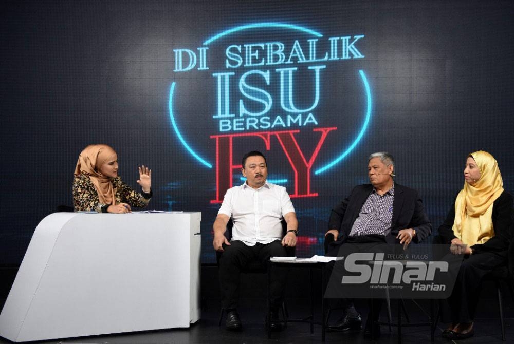 Program Di Sebalik Isu Bersama FY bertajuk “Apa Hala Tuju Silibus Sekolah Rendah Kita?” menampilkan (dari kiri) Moderator, Pensyarah Kanan Pusat Kajian Kepelbagian Pendidikan, Fakulti Pendidikan UKM, Dr Anuar Ahmad, Mantan Ketua Pengarah Pendidikan Malaysia; Tan Sri Alimuddin Mohd Dom, dan Pakar IQ kanak-kanak, Dr Noor Aisyah Rosli yang berlangsung di Auditorium Kumpulan Karangkraf pada Jumaat. Foto SINAR HARIAN / Rafeq Redzuan