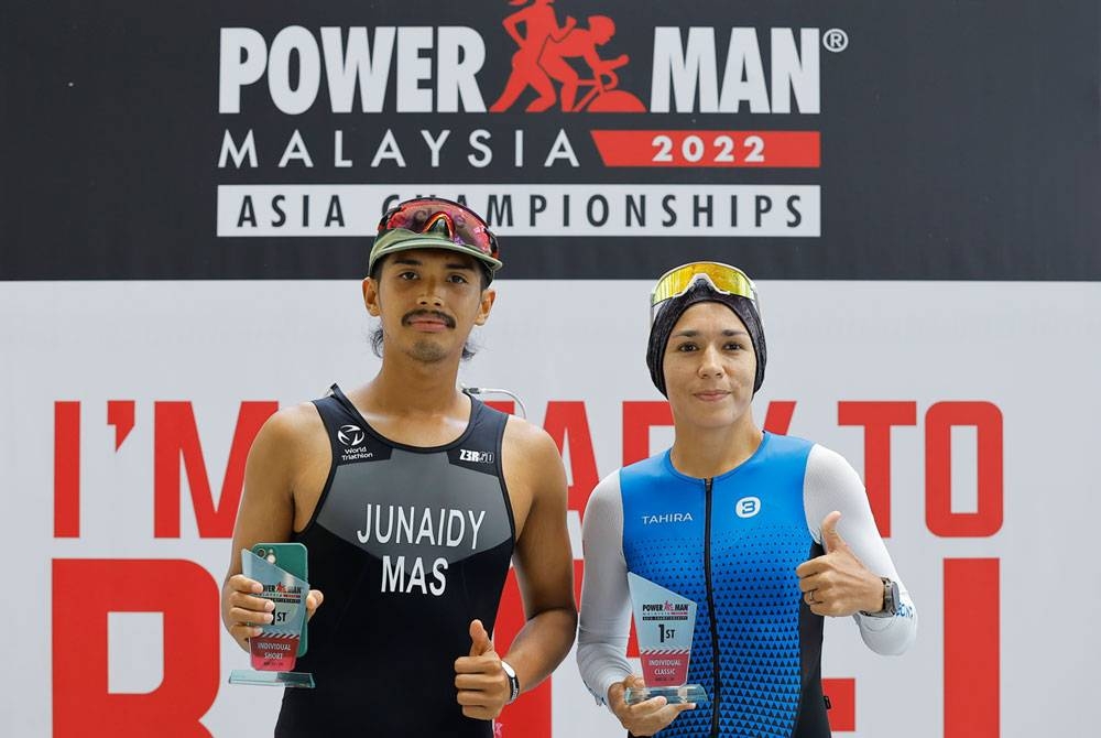 Haziq Junaidy dan Tahira Najmunisaa menyahut cabaran di Powerman Malaysia 2022 pada Ahad. - Foto Bernama