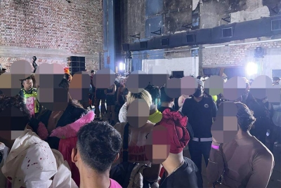 Seramai 20 lelaki berperwatakan wanita ditahan semasa sedang berhibur di sebuah pesta Halloween.