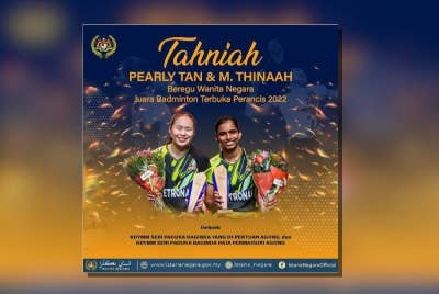 Al-Sultan Abdullah dan Tunku Azizah menzahirkan ucapan tahniah kepada Pearly Tan-M Thinaah atas kejayaan mereka menjuarai Terbuka Perancis 2022. - Foto FB Istana Negara