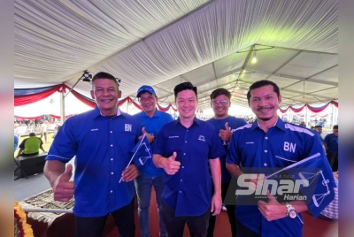 Hock Kuan (tengah) pada Pelancaran Jentera BN Negeri Kelantan di Machang.