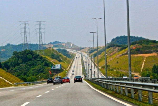 Pelaksanaan laluan kontra dari Kilometer (KM) 11.5 sehingga KM7.9 arah Utara Lebuhraya MEX (Putrajaya - Kuala Lumpur) yang dijadualkan bermula pada 1 November ditangguhkan kepada suatu tarikh yang akan diumumkan kelak. - Gambar hiasan