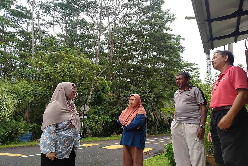 Penduduk menggesa pihak bertanggungjawab melakukan penyelenggaraan bagi memastikan tahap keselamatan terjamin.