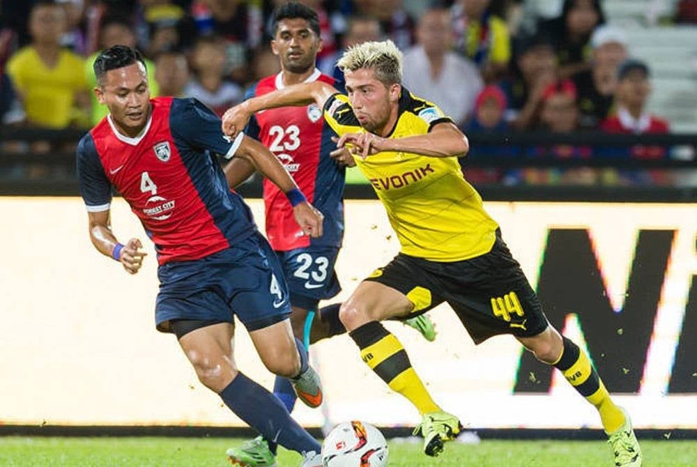 Aksi persahabatan JDT berdepan Borussia Dortmund pada musim 2015 lalu. - Foto BVB