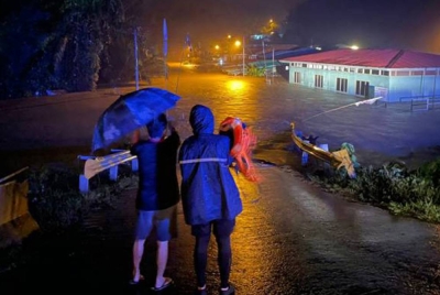 Penduduk yang terjejas adalah dari Kampung Kemunting, Kampung Assyakirin, Desa Damai, Kampung Baru dan Bukit Orang. - Foto: JBPN Sarawak