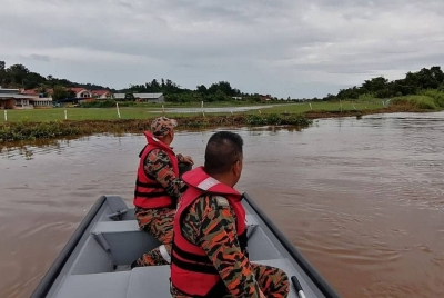 Lapangan Terbang Lawas ditutup ekoran banjir kilat. - Foto Bernama