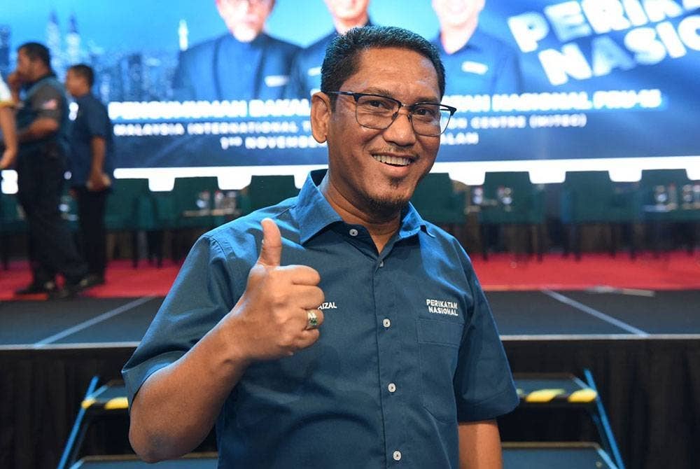 Faizal Azumu ketika ditemui pemberita selepas sidang media pengumuman calon parti PN di MITEC.