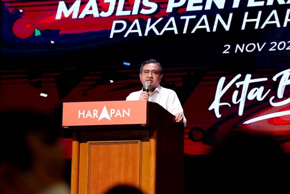 Anthony berucap pada Majlis Perhimpunan dan serahan watikah calon PH-DAP di Kuala Lumpur. - Foto Bernama