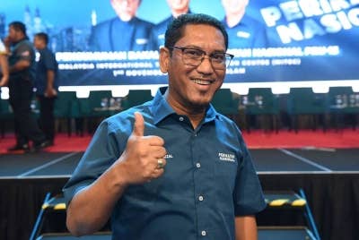 Faizal Azumu ketika ditemui pemberita selepas sidang media pengumuman calon parti PN di MITEC.