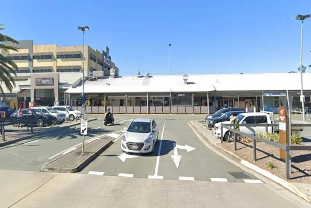 Pemandu kereta di Australia boleh didenda jika ditangkap ketika makan semasa memandu. - Foto Google Maps