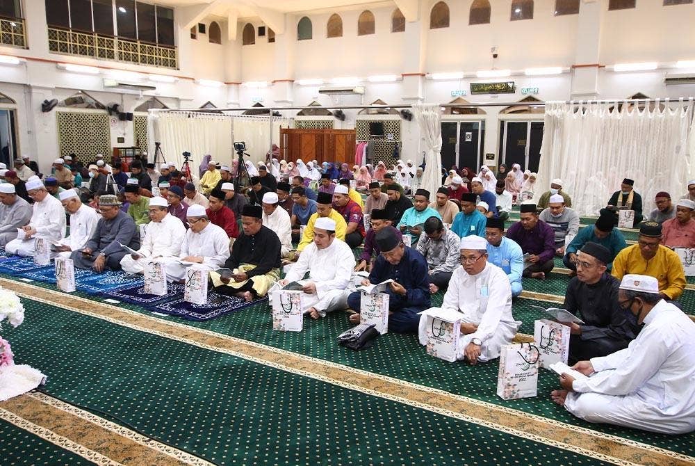 Majlis bacaan Yasin turut diadakan sempena pelancaran Bulan Zakat Negeri Pulau Pinang 2022 di Masjid Daerah Seberang Perai Utara di Teluk Air Tawar pada Khamis.