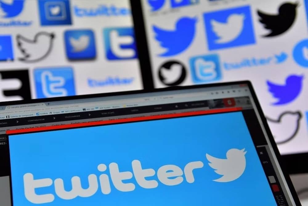 Twitter memulakan pemberhentian pekerjanya bermula Jumaat. - Foto AFP