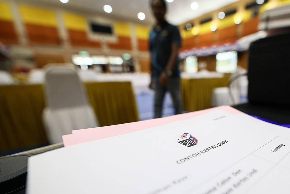 Keadaan di Pusat Penamaan Calon P.063 Tambun sempena PRU15 di Dewan Sri Kledang Institut Latihan Perindustrian Meru pada Jumaat. Foto Bernama