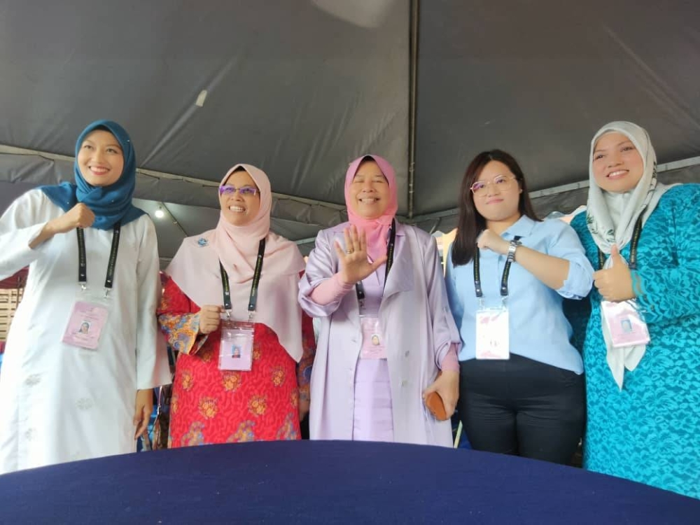 Lima wanita antara sembilan calon bertanding di Parlimen Ampang, dari kiri, Nurul Ashikin, Rodziah, Zuraida, Ivone Low dan Sasha Lyna.