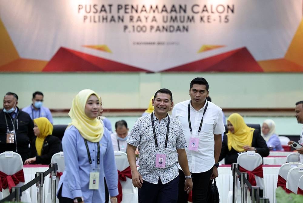 Calon Pakatan Harapan bagi Parlimen P100 Pandan Rakyat Rafizi Ramli ketika hadir ke Pusat Penamaan Calon di Dewan MPAJ Pandan Indah hari ini.