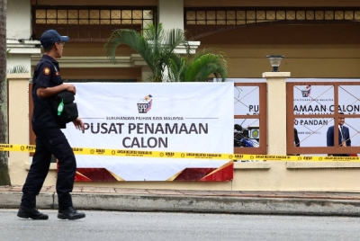 Keadaan sekitar Pusat Penamaan Calon Parlimen P100 Pandan di Dewan Majlis Perbandaran Ampang Jaya, Pandan Indah sekitar 7 pagi tadi. - Foto Bernama