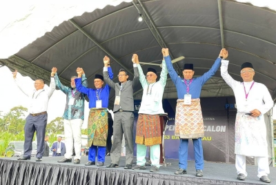 Parlimen Balik Pulau menyaksikan pertarungan enam penjuru melibatkan dua calon Bebas dan satu masing-masing dari PH, BN, Pejuang dan PN.