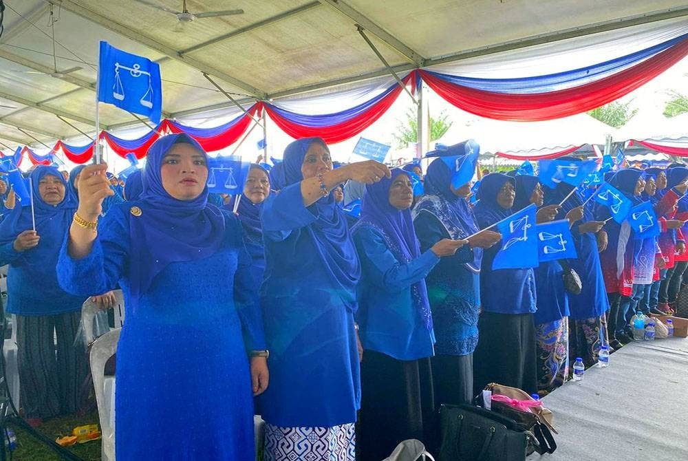 Sebanyak 33 PPKPR Kontinjen Kelantan ditempatkan di seluruh negeri bagi memantau aktiviti politik sepanjang tempoh berkempen pada PRU15.