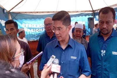 Mohamed Azmin ketika ditemui pada program di Kampung Kemensah pada Sabtu.