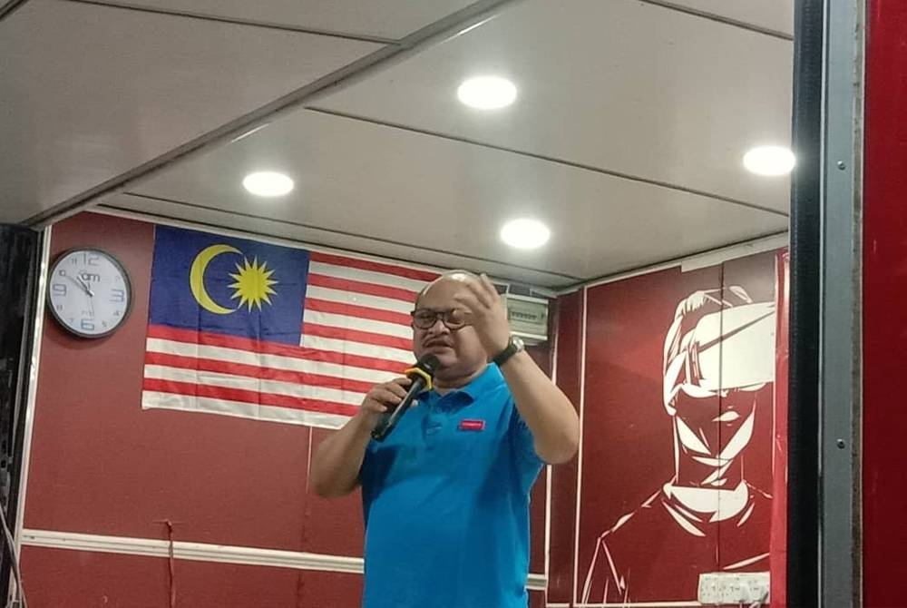 Shamsul Iskandar ketika berucap dalam ceramah perdana di Arena Bagan Pasir malam tadi.