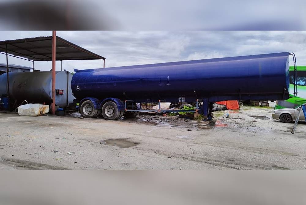 Tangki yang digunakan untuk menyimpan minyak diesel berkenaan. Foto KPDNHEP Selangor