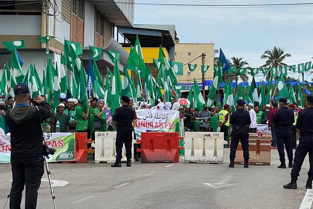 Polis Kelantan menasihatkan semua calon atau wakil calon parti agar memohon permit untuk berkempen.