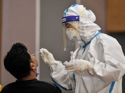 Malaysia merekodkan 2,521 kes baharu Covid-19 pada Isnin. - Foto Bernama