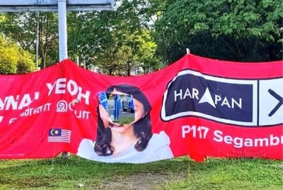 Bahan kempen Hannah Yeoh yang dirosakkan.