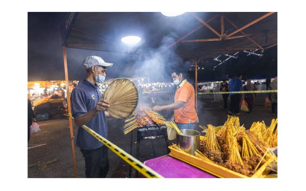 Peniaga-peniaga kecil turut kembali beroperasi hasil beberapa bantuan yang disalurkan kerajaan sebelum ini.