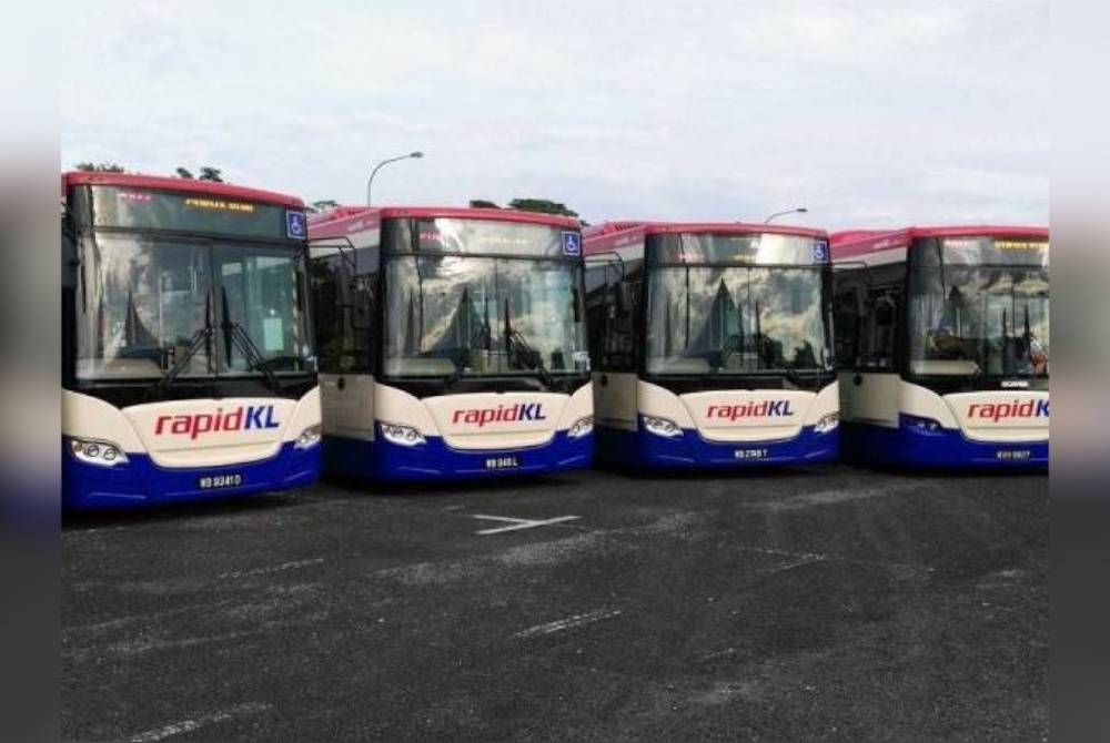 Rapid KL mengambil langkah tambahan dengan menambah 40 bas perantara percuma untuk membawa penumpang yang terjejas ekoran penutupan 16 stesen di LRT Laluan Kelana Jaya, bermula 10 November. - Gambar hiasan
